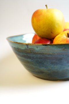 Keramik Obstschale handgetöpfert  - Türkisblau Melange